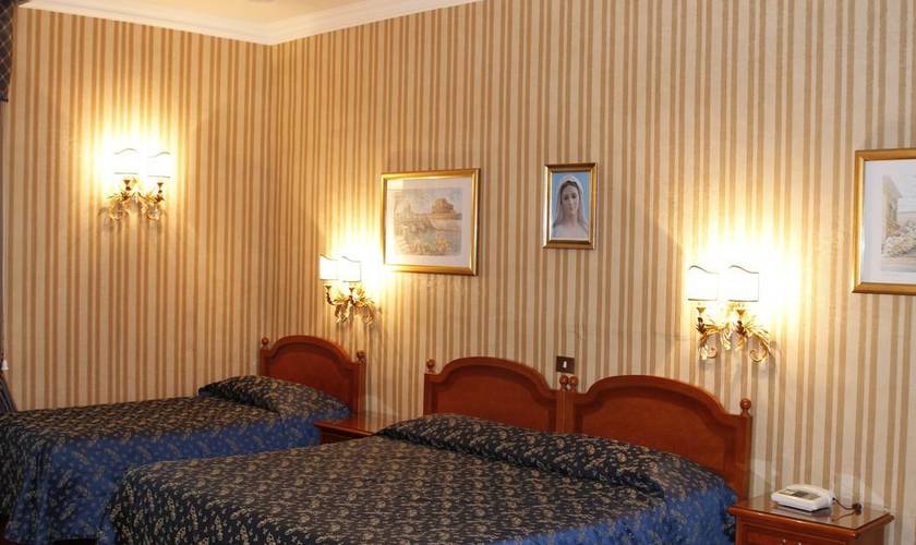 Standard triple room Sistina Hotel Rome