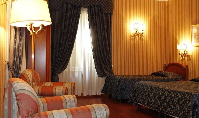 Standard triple room Sistina Hotel Rome