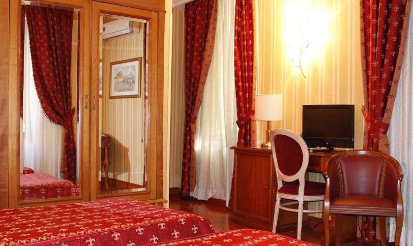 Camera quadrupla standard Hotel Sistina Roma Camera quadrupla standard Hotel Sistina Roma