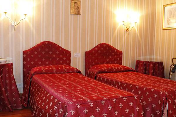 Standard quadruple room sistina hotel rome Standard quadruple room sistina hotel rome