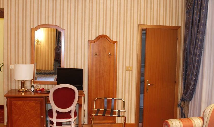 Standard triple room Sistina Hotel Rome