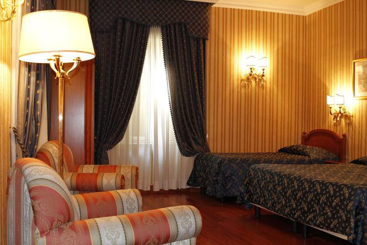 Habitación triple estándar Hotel Sistina Roma