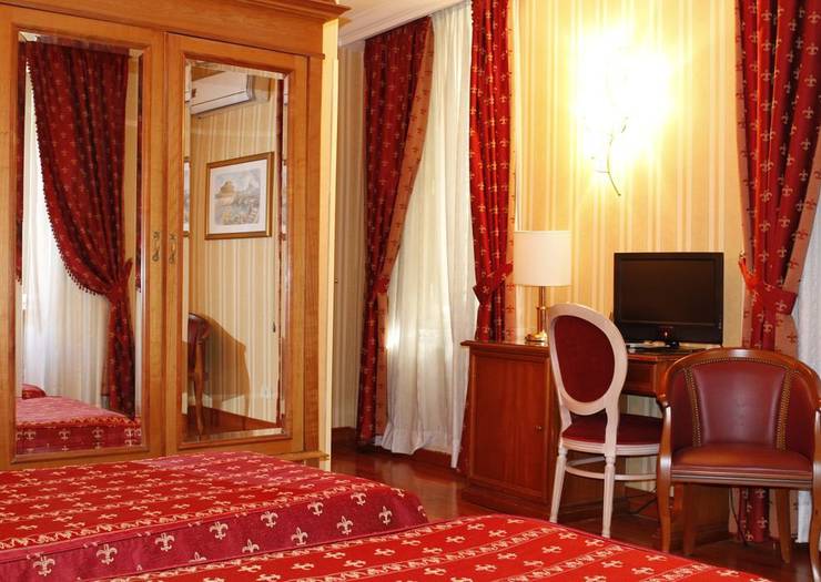 Standard quadruple room Sistina Hotel Rome
