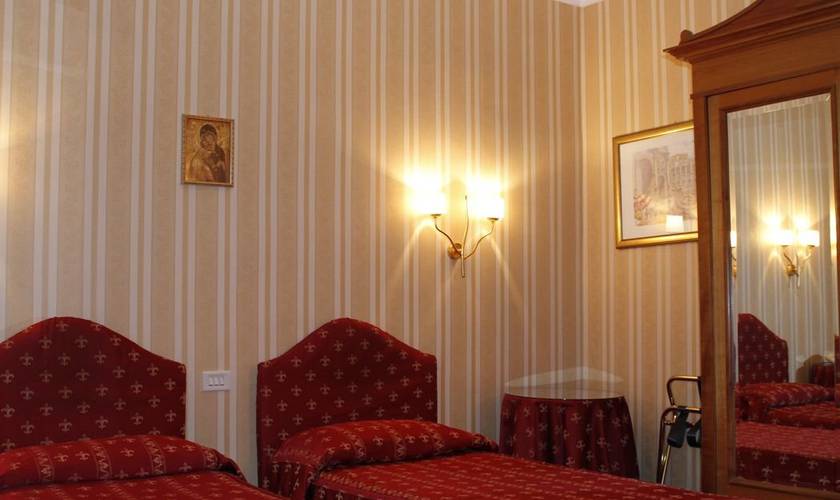 Camera quadrupla standard Hotel Sistina Roma Camera quadrupla standard Hotel Sistina Roma