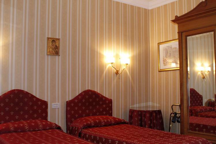 Camera quadrupla standard hotel sistina roma Camera quadrupla standard hotel sistina roma