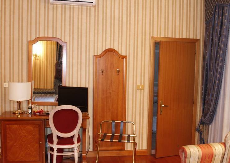 Camera tripla standard Hotel Sistina Roma Camera tripla standard Hotel Sistina Roma