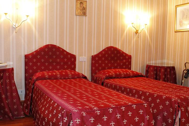 Standard quadruple room sistina hotel rome Standard quadruple room sistina hotel rome